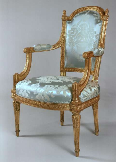 A FINE AND RARE SET COMPRISING TWO ARMCHAIRS AND TWO CHAIRS IN CARVED AND GILDED WOOD